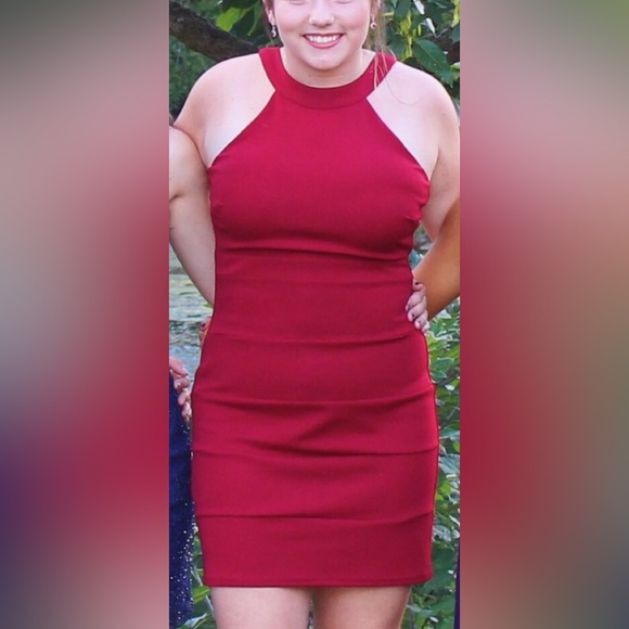 Red Dress - Picture 3 of 3